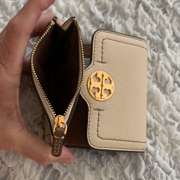 Brand new Tory Burch Felix Medium Wallet Brie - Picture 8 of 11